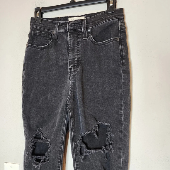 Madewell The Momjean in Raney Wash: Knee-Rip Edition. Size 25 - Picture 8 of 14